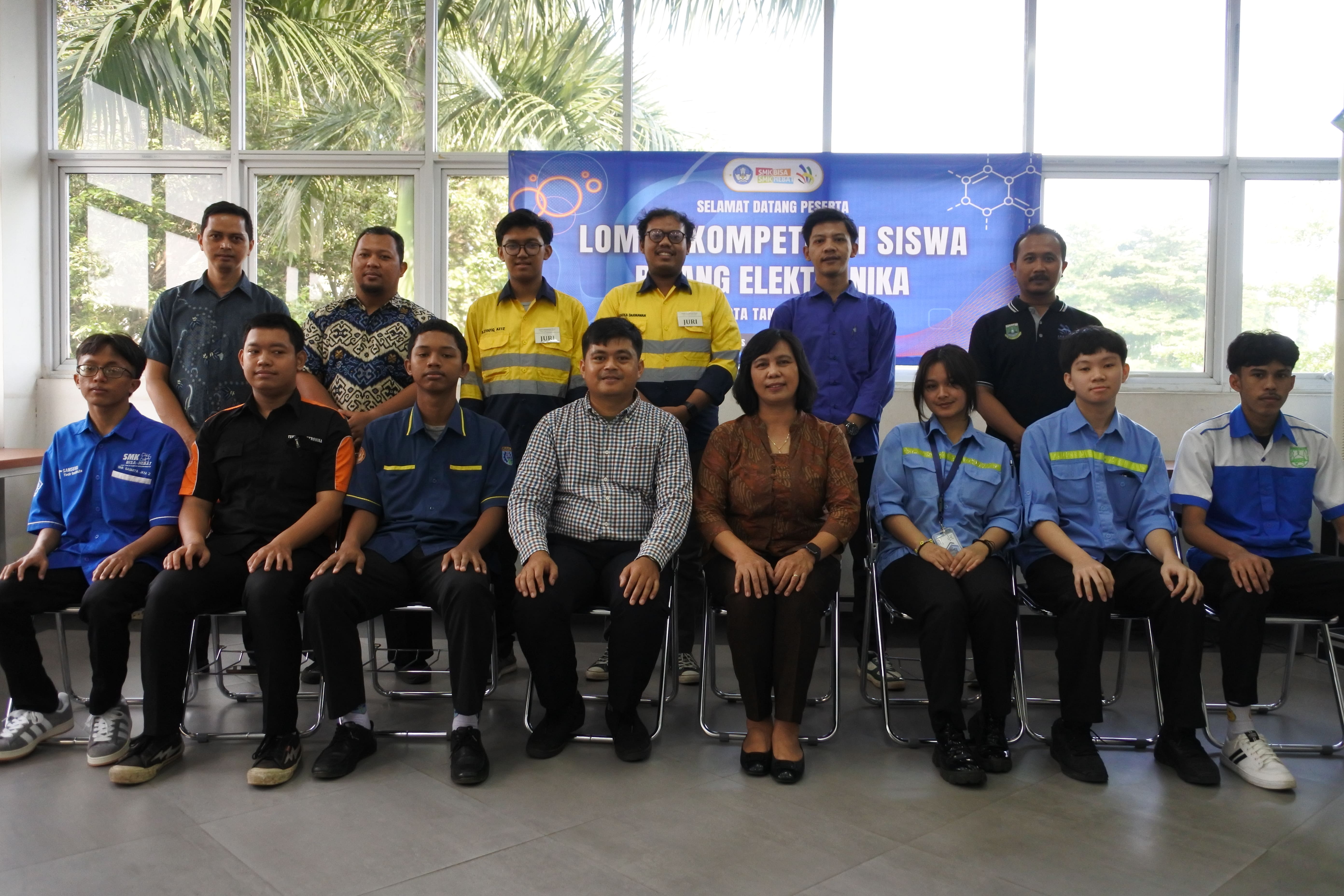Siswa Juara LKS SMK ORA et LABORA